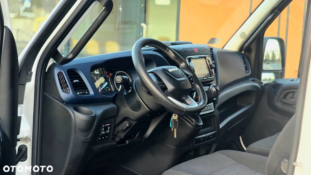 Iveco ❗️❗️DAILY 3.0 180KM MAXI 50C18 L4H3 JAK NOWY ❗️❗️NOWY MODEL / ZABUDOWA VIP 9 OSÓB HAUSER / 3500KG HAK / PIERWSZY WŁASCICIEL / BLASZAK / NAVI / KAMERA COFANIA / ZAWIESZENIE PNEUMATYCZNE AIR-PRO  / KLIMATYZACJA POSTOJOWA / SKRZYNIA MANUALNA / BLIŹNIAKI / TEMPOMAT / WERSJA WZMOCNIONA / FULL OPCJA / SERWIS ASO / SALON POLSKA / 35C15 50C15 35C18❗❗ JAK Z SALONU - NOWY -❗❗ - 37