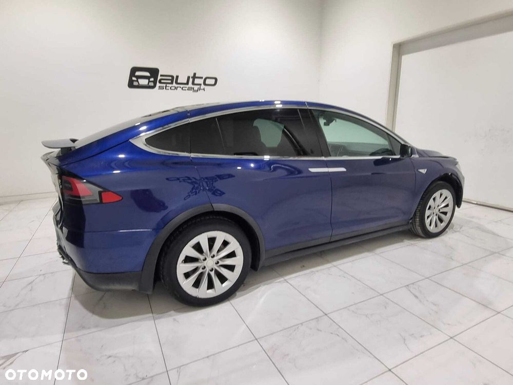 Tesla Model X - 4