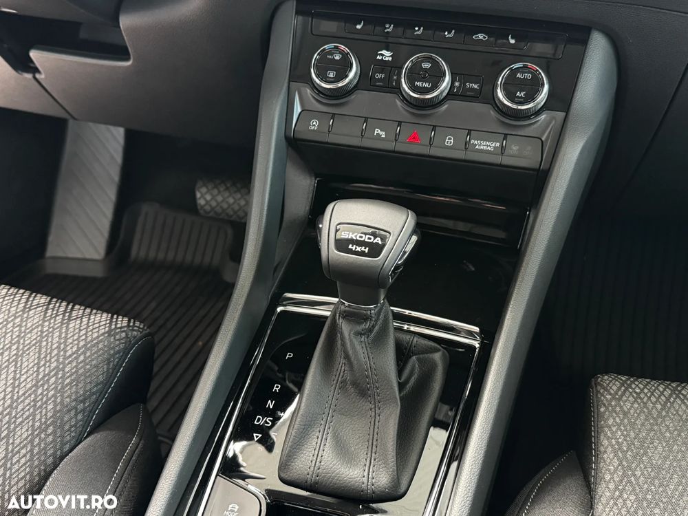 Skoda Karoq 2.0 TDI DSG Selection - 9