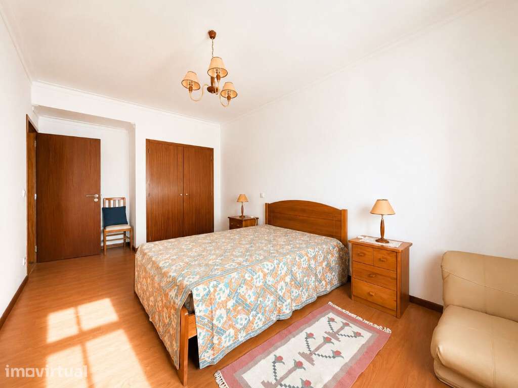 Apartamento T2 com lugar de garagem em zona de Miranda do Corvo - Grande imagem: 3/8