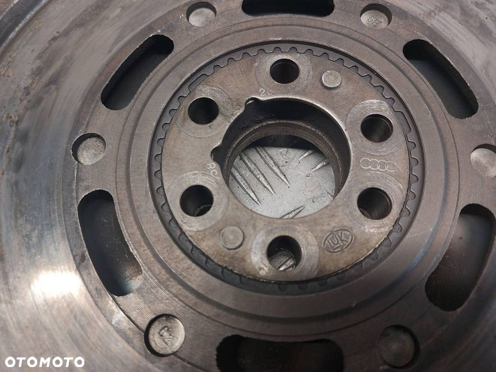 KOŁO DWUMASOWE AUDI A4 B5 1.8 20V - 2
