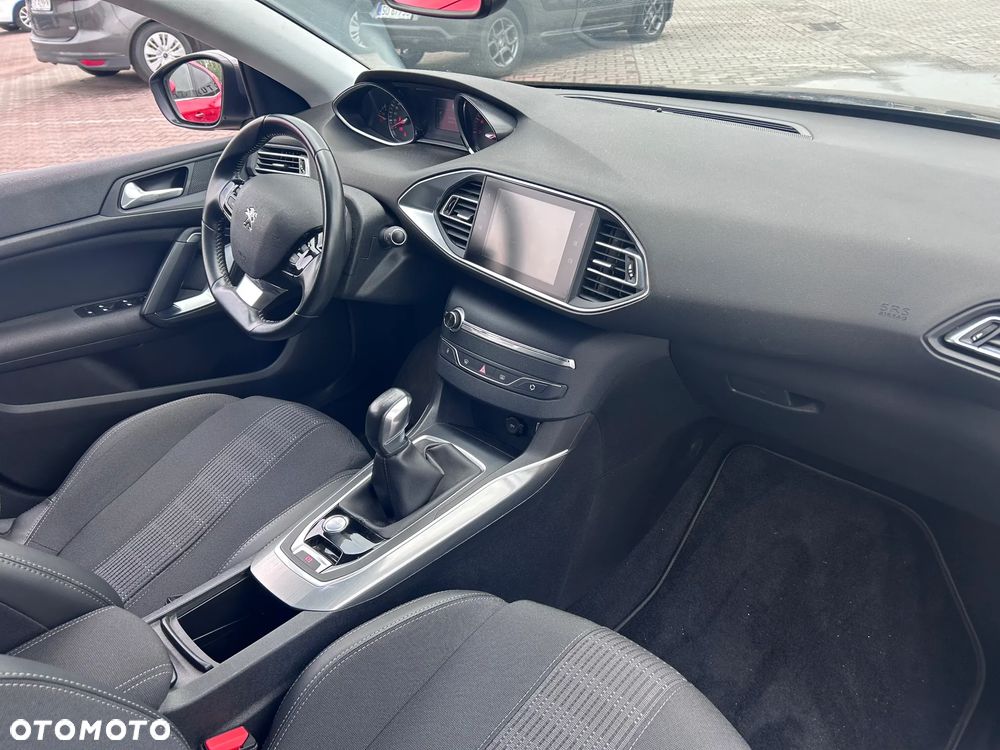 Peugeot 308 1.2 PureTech GPF Allure S&S - 11