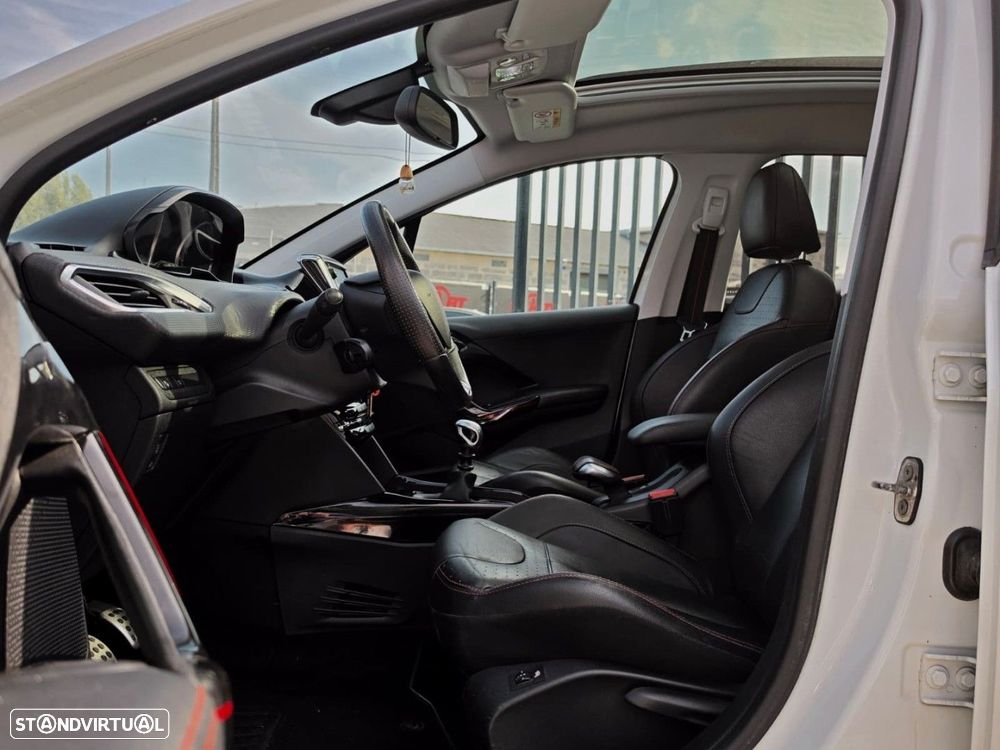 Peugeot 2008 1.6 BlueHDi GT Line - 60