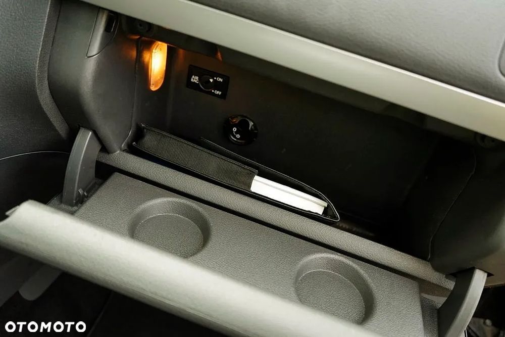 Volkswagen Touran 1.6 TDI DPF BlueMot Trendline - 33