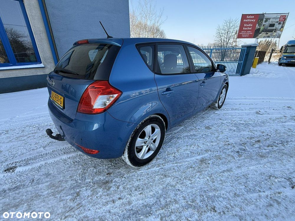 Kia Ceed - 4