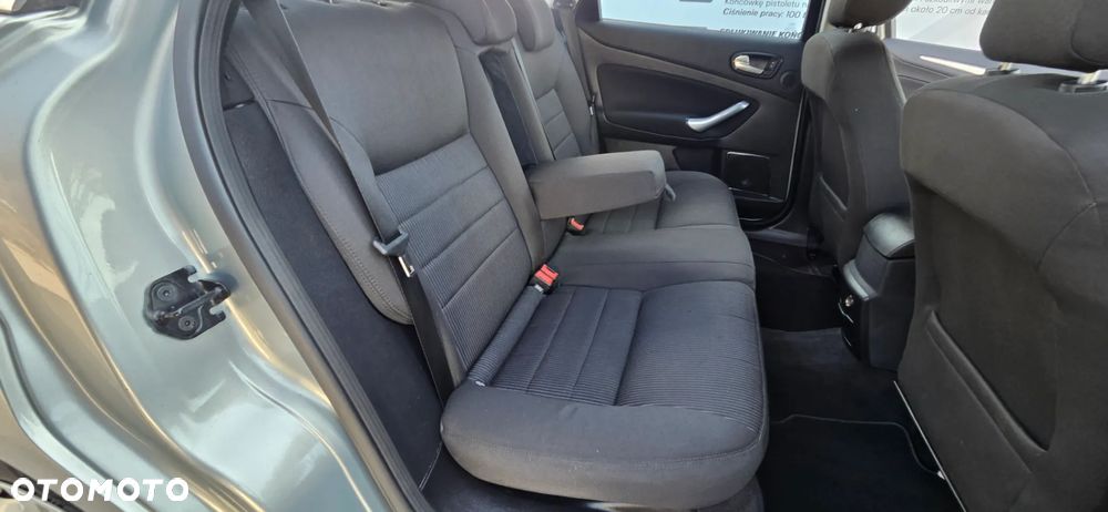 Ford Mondeo 2.0 TDCi Ghia - 27