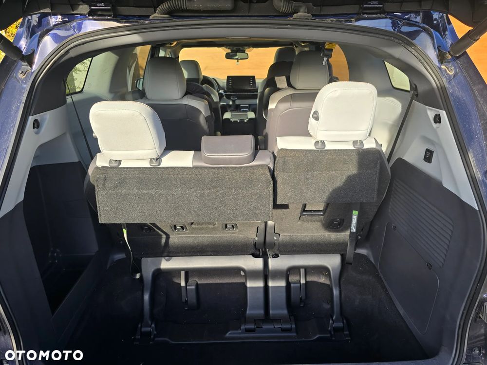 Toyota Sienna - 9