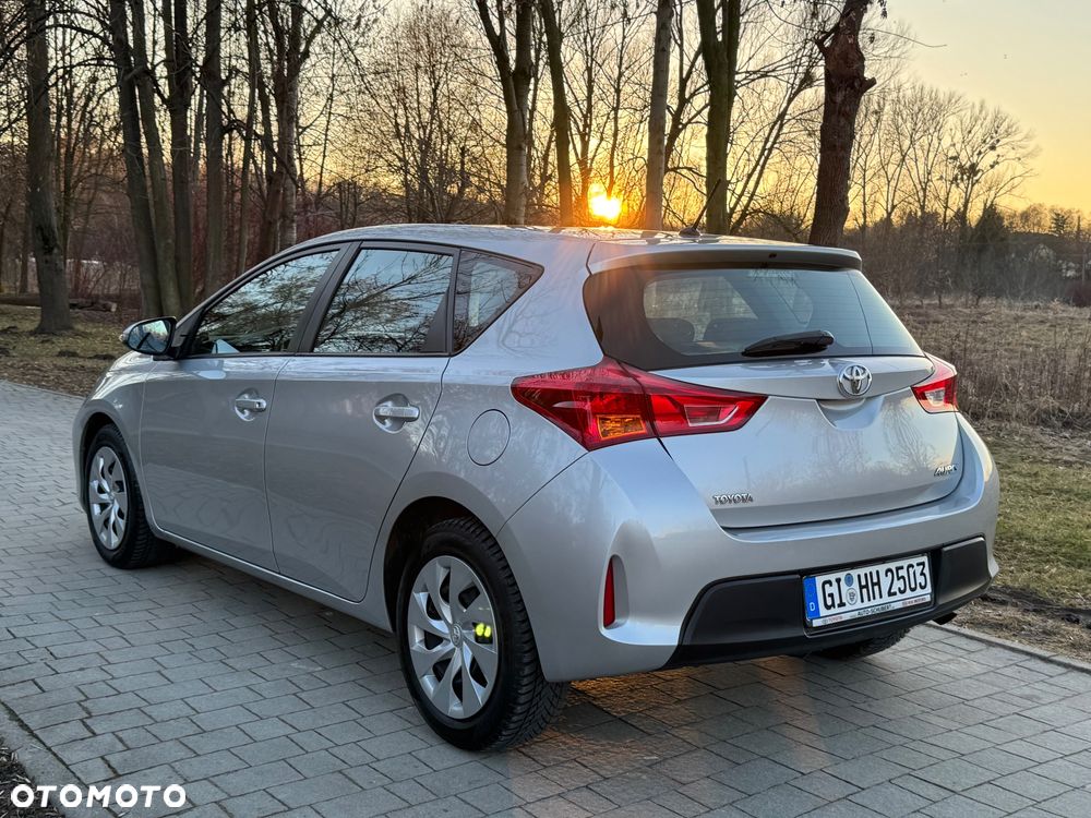 Toyota Auris 1.33 Dual-VVT-i Cool - 4