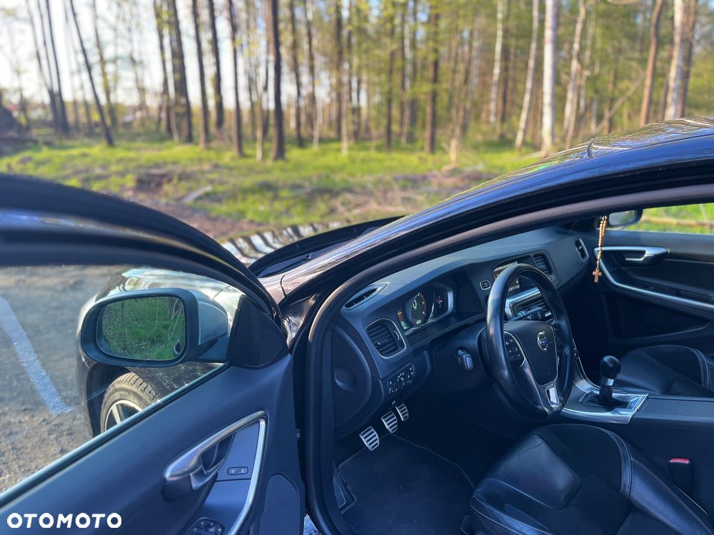 Volvo V60 D3 R-Design - 27