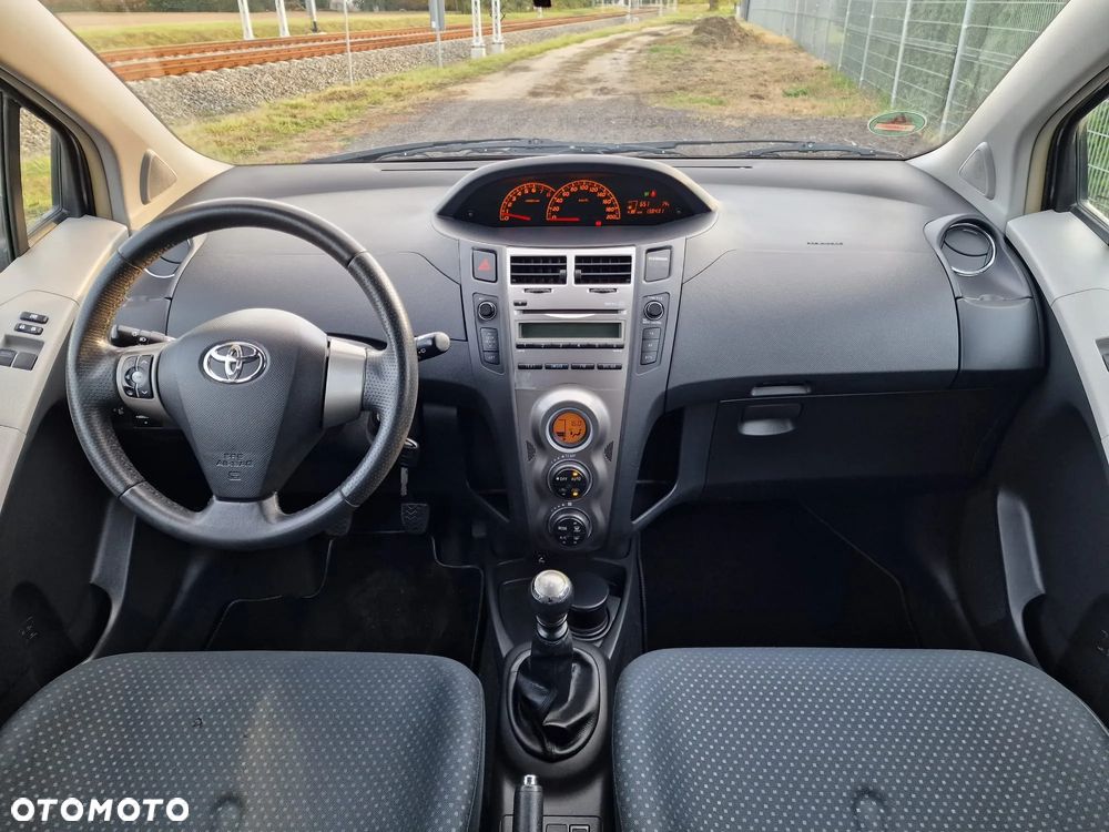 Toyota Yaris 1.33 VVT-i Executive - 7