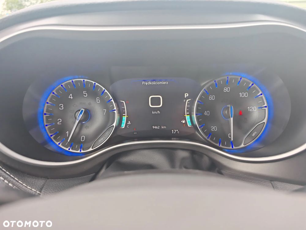 Chrysler Pacifica - 20