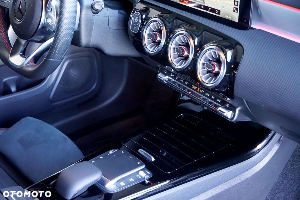 Mercedes-Benz CLA 180 AMG Line 7G-DCT - 36