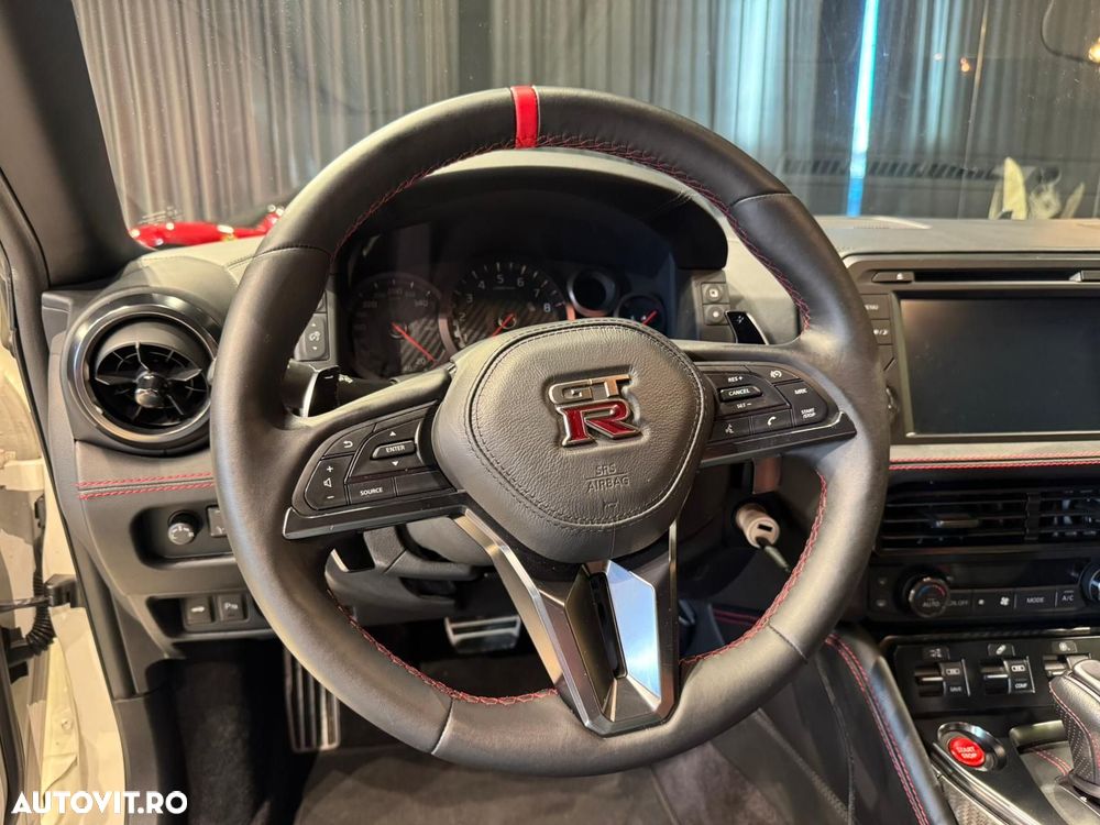Nissan GT-R - 16