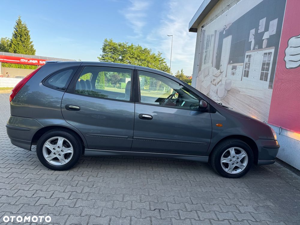 Nissan Almera Tino - 8