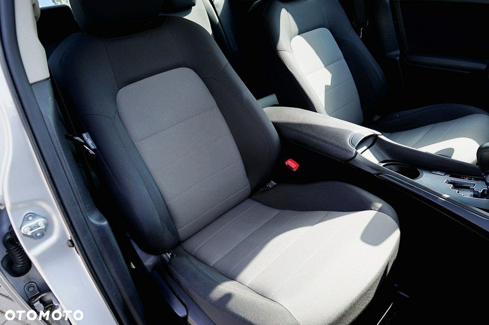 Toyota Avensis 1.8 Active MS - 23