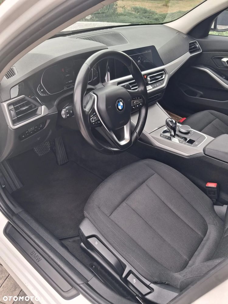 BMW Seria 3 318i Advantage - 16