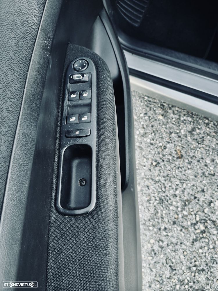 Peugeot 307 1.4 16V XS Premium - 16