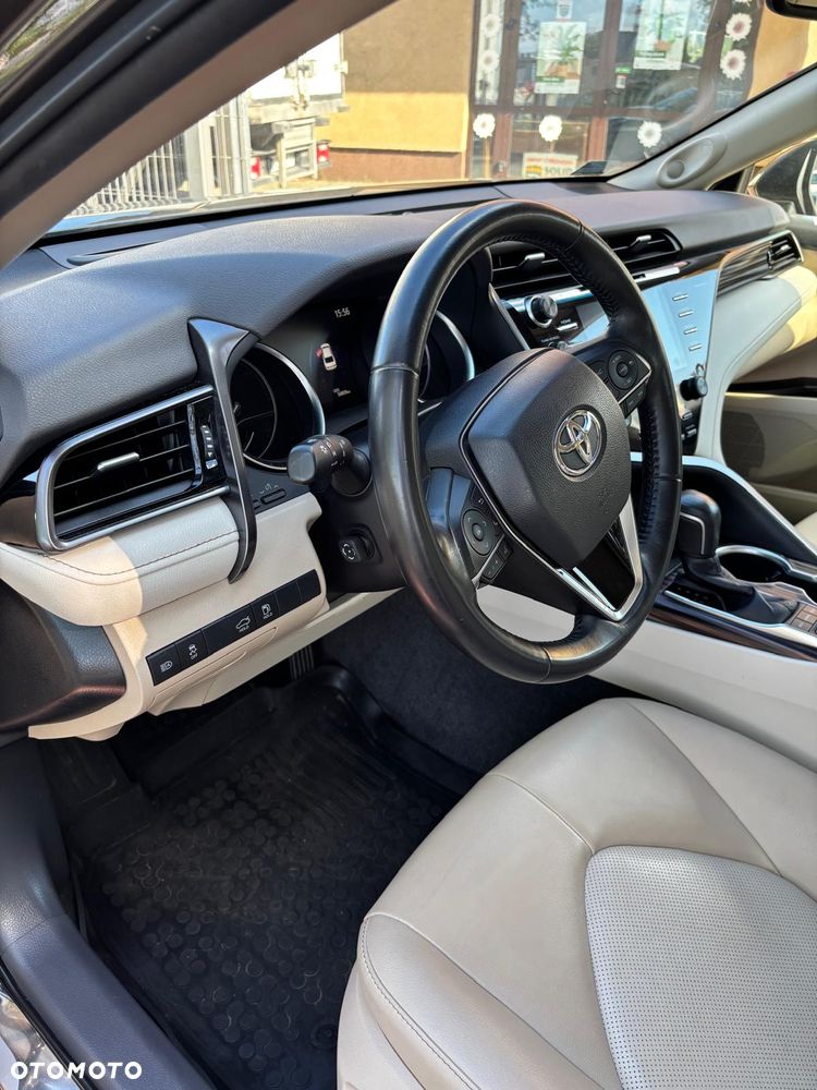Toyota Camry 2.5 Hybrid Executive CVT - 16