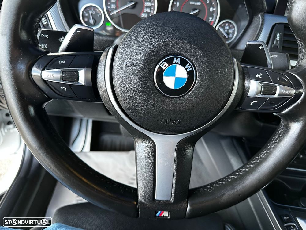 BMW 330 e iPerformance Pack M - 24