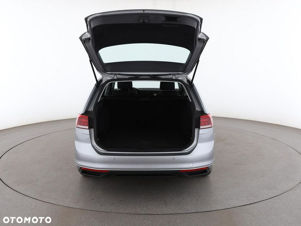 Volkswagen Passat Variant 2.0 TDI SCR DSG Business - 20