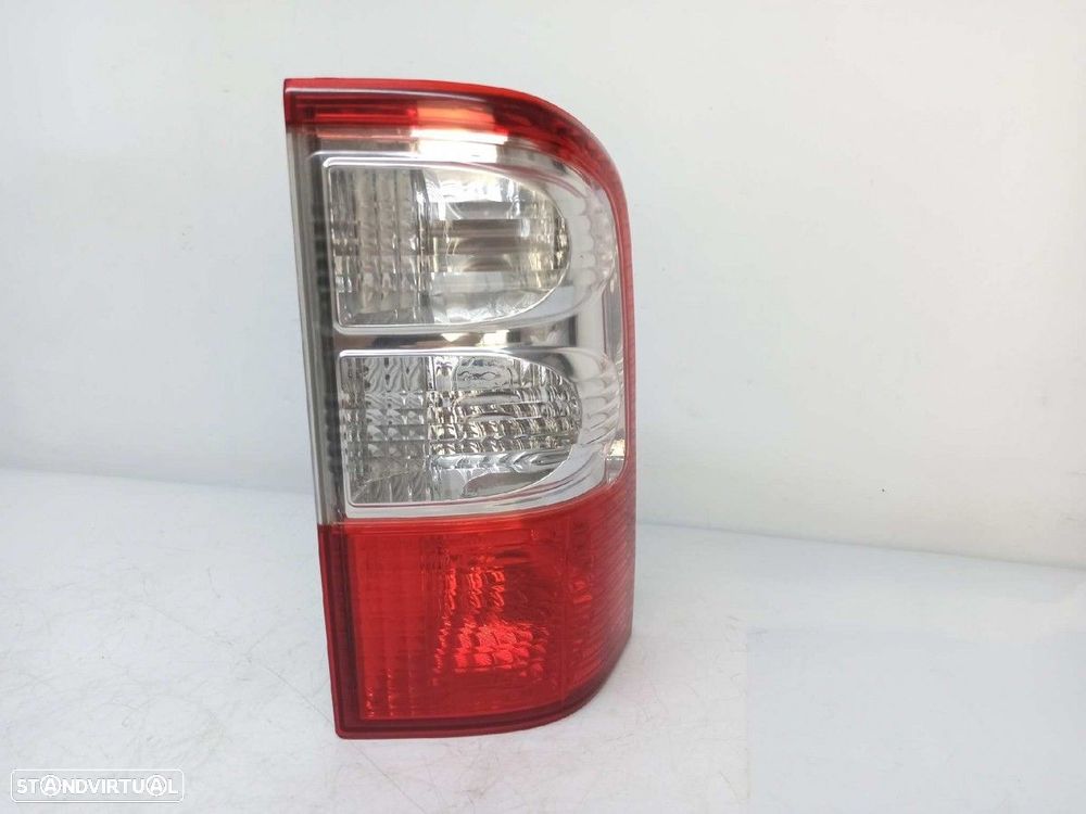 FAROLIM TRASEIRO DIREITO NISSAN PATROL GR (Y61) BáSICO - 2