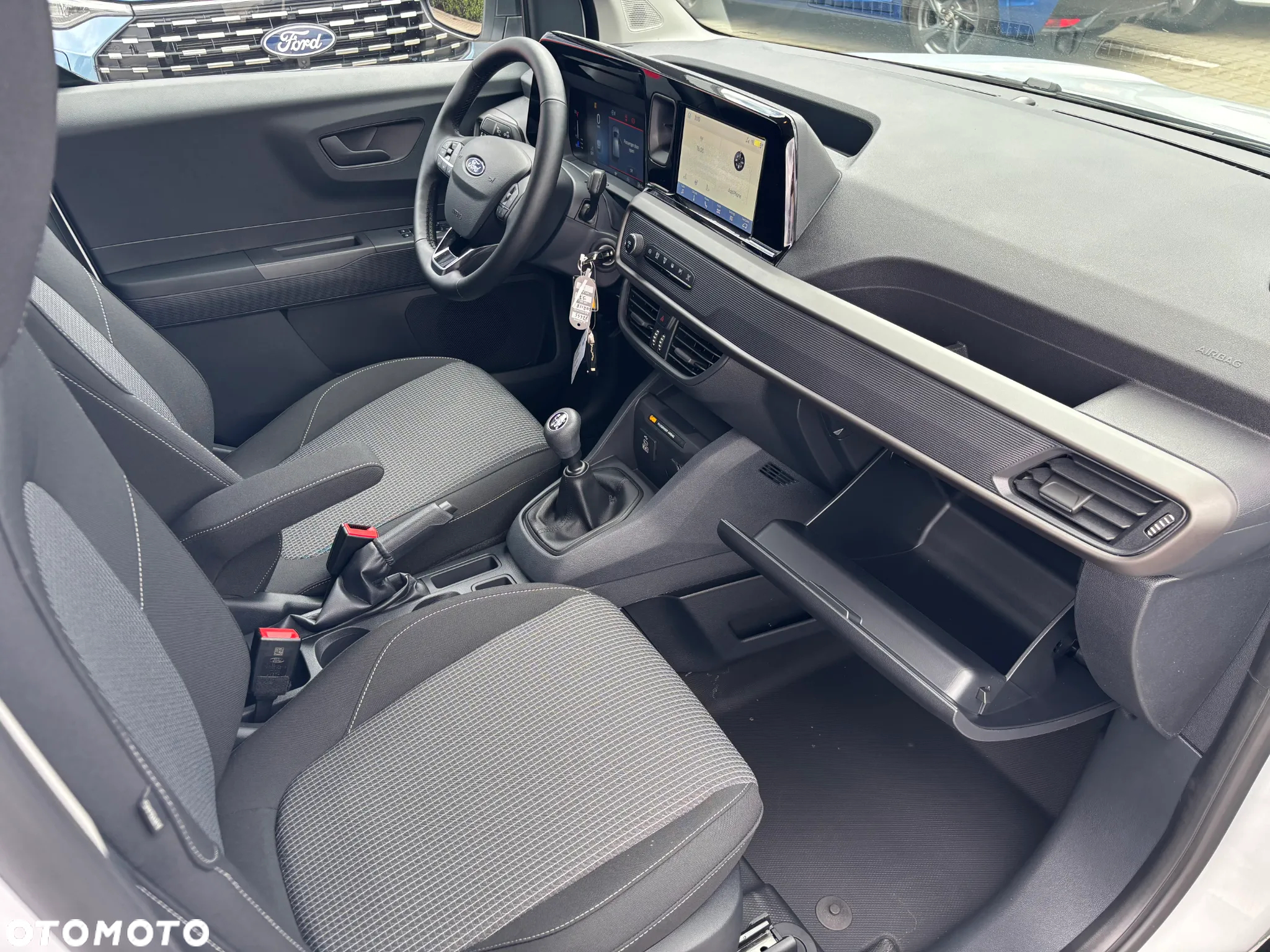 Ford Transit Courier - 21