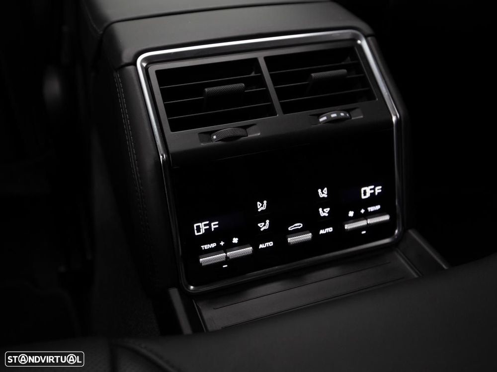 Porsche Panamera 4 E-Hybrid - 34