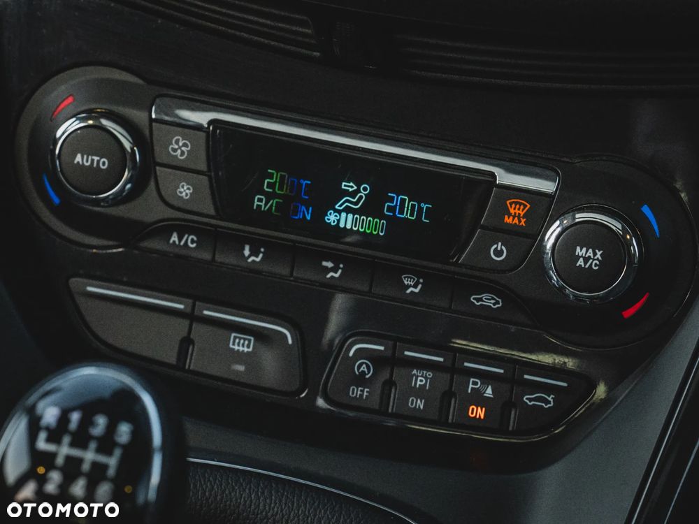 Ford Kuga 2.0 TDCi AWD Titanium - 27