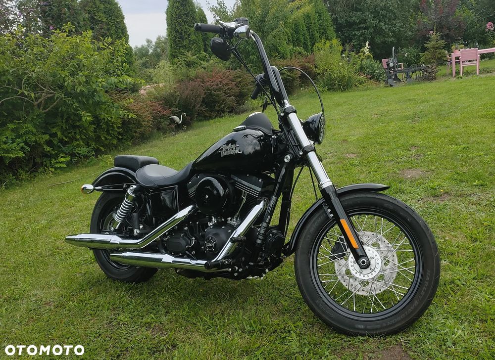 Harley-Davidson Dyna Street Bob - 1