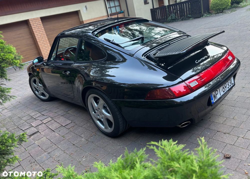 Porsche 911 Carrera 4 - 3
