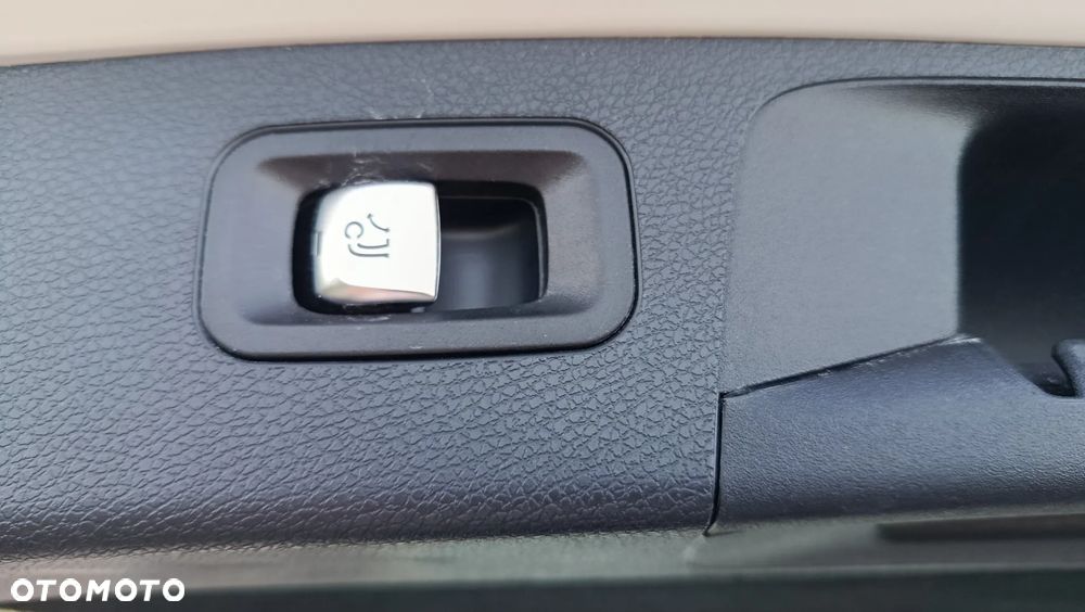 Mercedes-Benz Klasa E 220 d 9G-TRONIC - 12