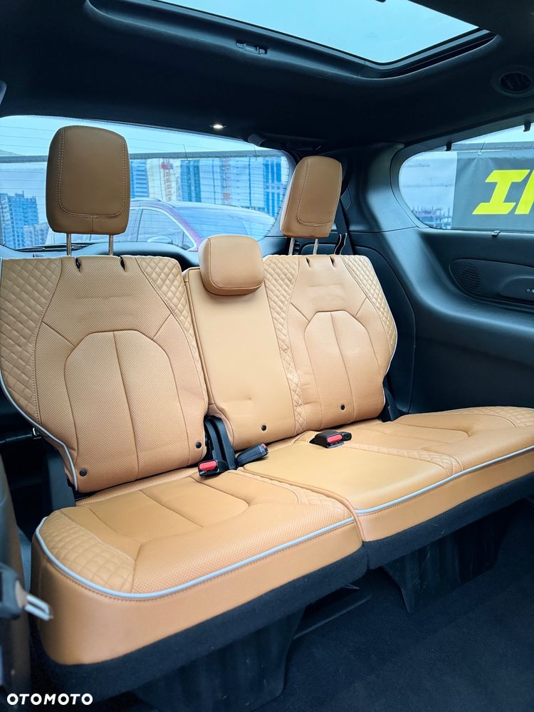 Chrysler Pacifica - 31