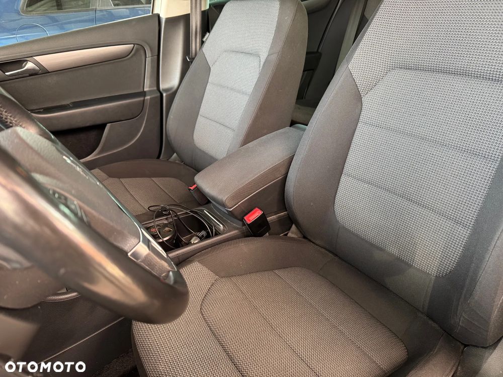 Volkswagen Passat - 10