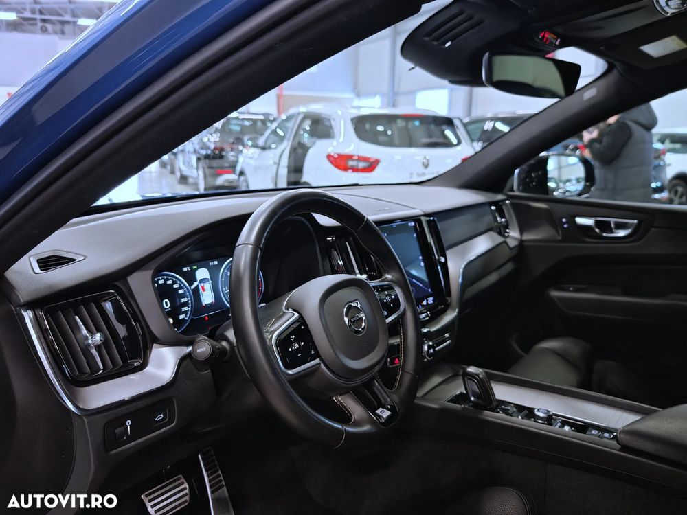 Volvo XC 60 B5 MHEV AWD R-Design - 6