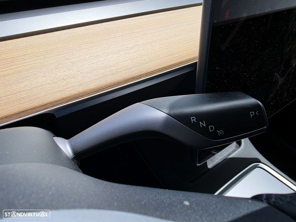 Tesla Model Y Long Range Dual Motor AWD - 19