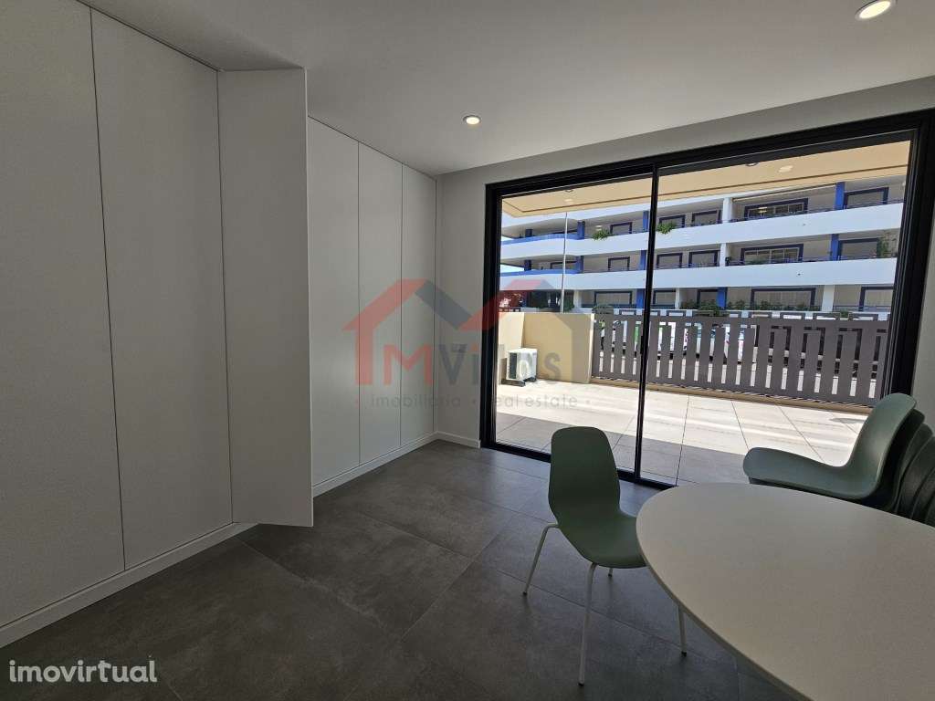 Apartamento T1 de Luxo com piscina e garagem perto da Marina - Vila... - Grande imagem: 4/17