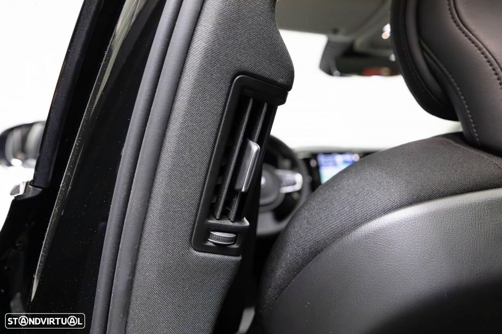 Volvo XC 60 2.0 T6 PHEV Core AWD - 48