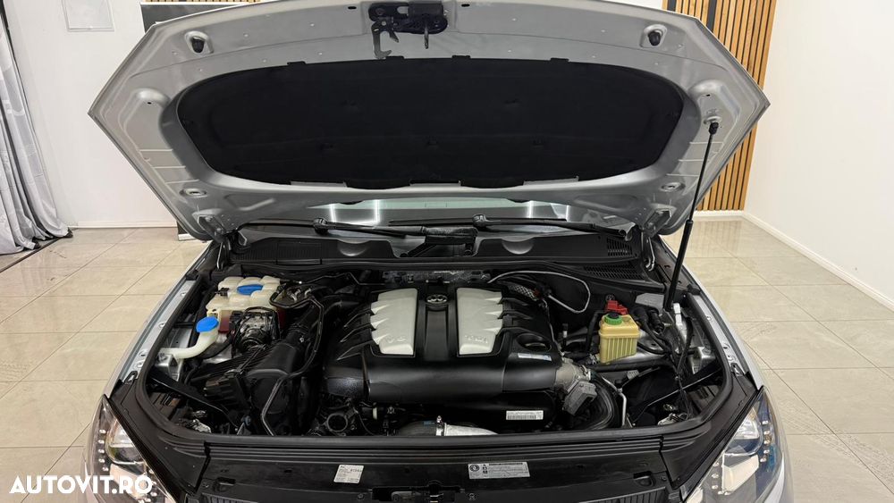 Volkswagen Touareg - 12