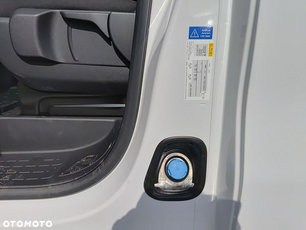 Opel Vivaro Vivaro Furgon XL Diesel 2.2 150 KM Manual - 9