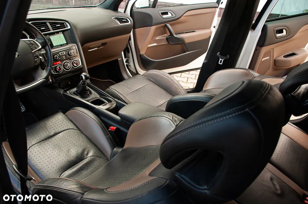 Citroën DS4 HDi 165 SoChic - 25