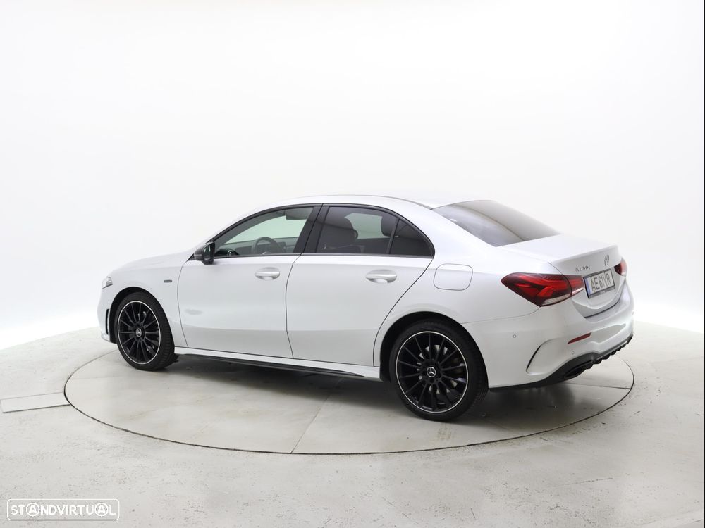 Mercedes-Benz A 250 Limousine e AMG Line - 3
