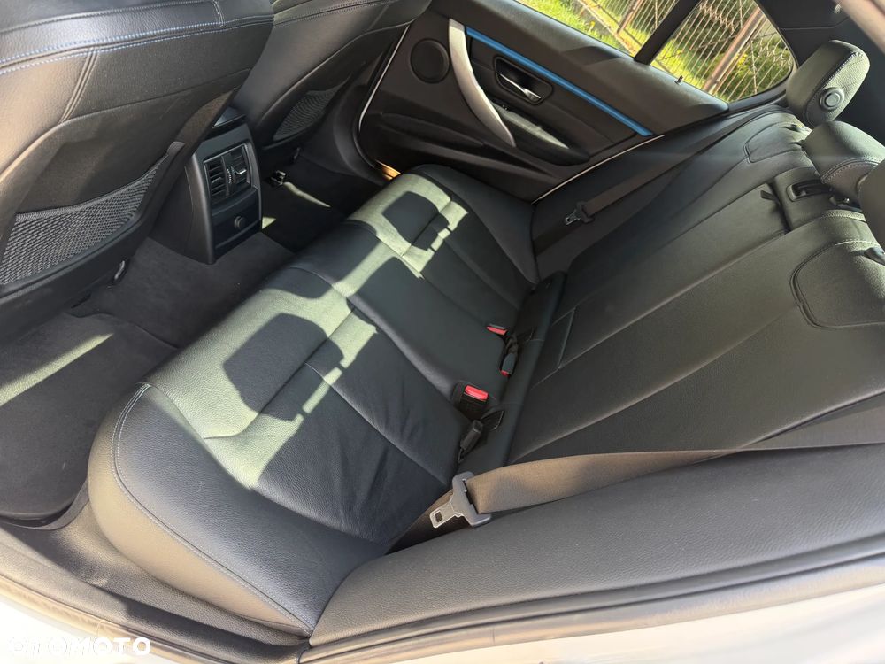 BMW Seria 3 320d xDrive M Sport - 32