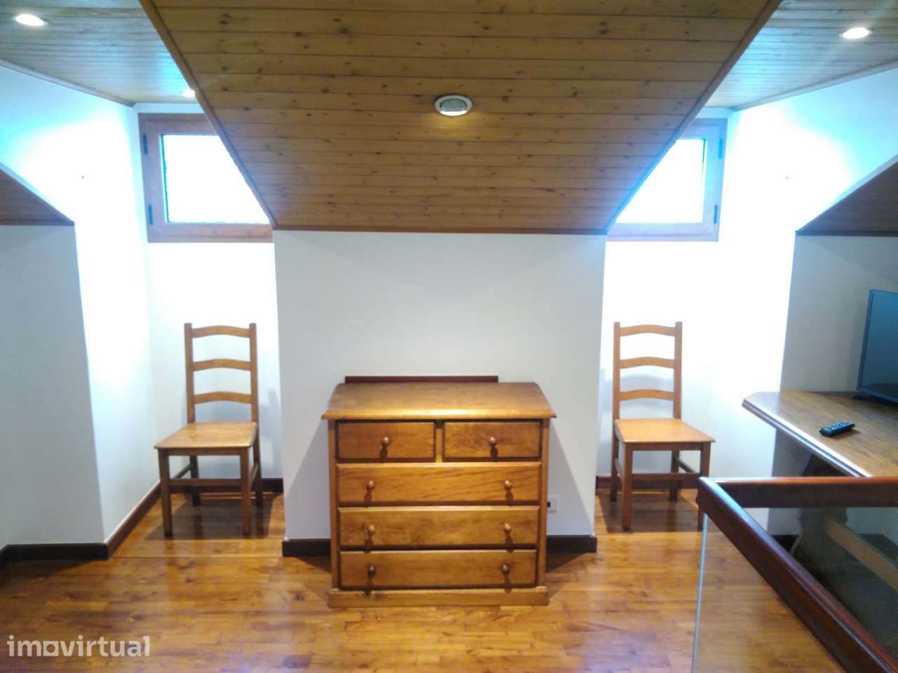 Quarto individual para menina no centro de Guimarães. - Grande imagem: 3/17