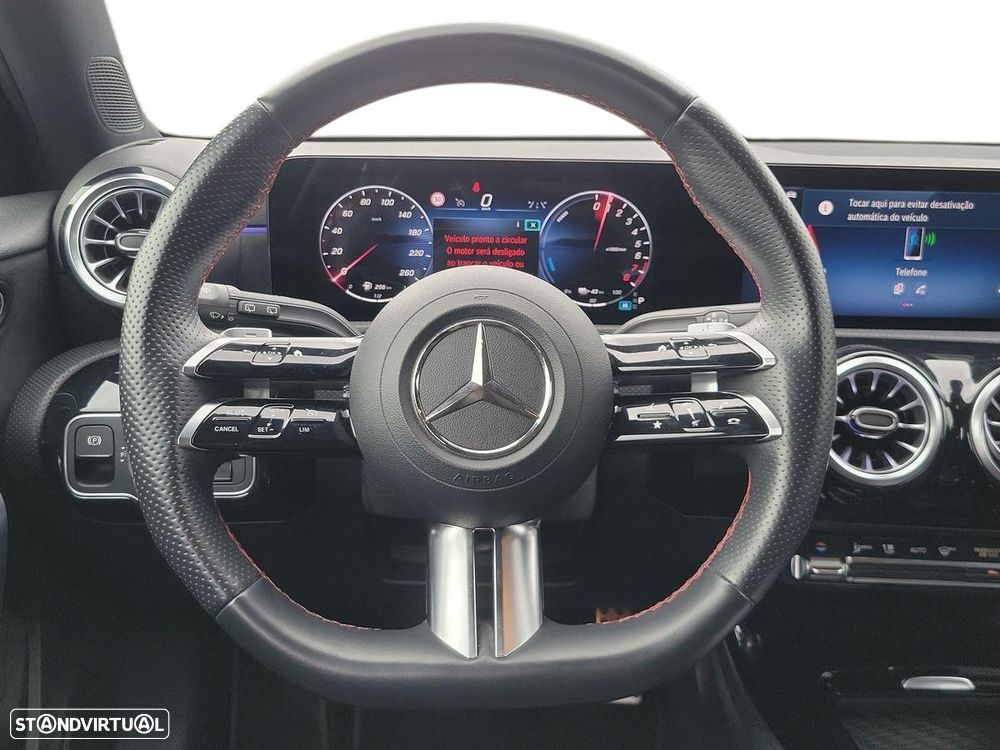 Mercedes-Benz A 250 e AMG Line - 12