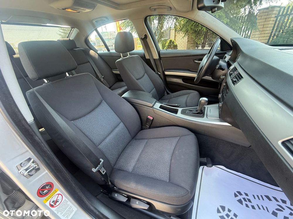 BMW Seria 3 325i - 22