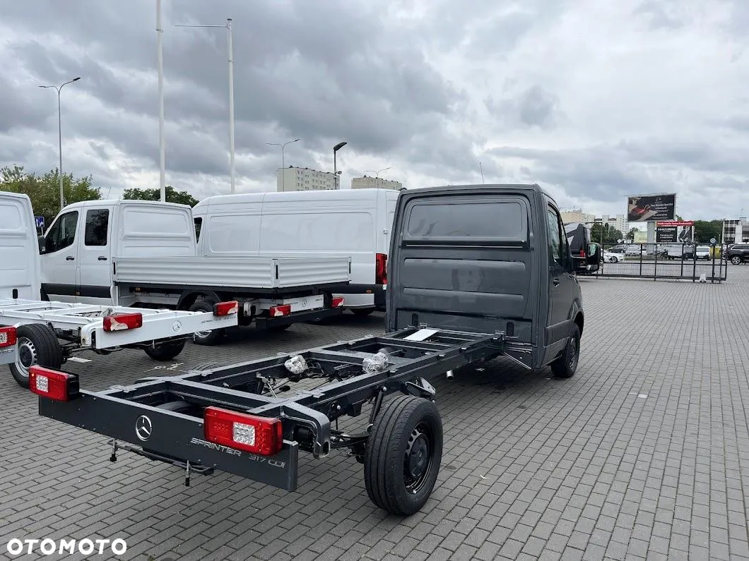 Mercedes-Benz Sprinter - 5