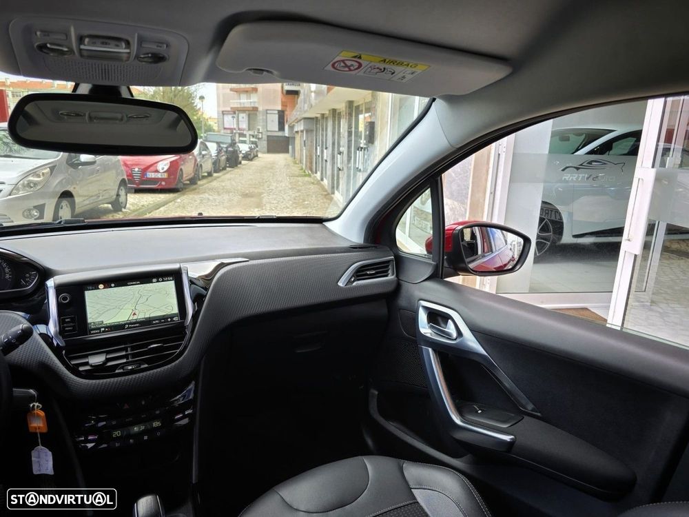 Peugeot 2008 1.2 PureTech Allure - 20