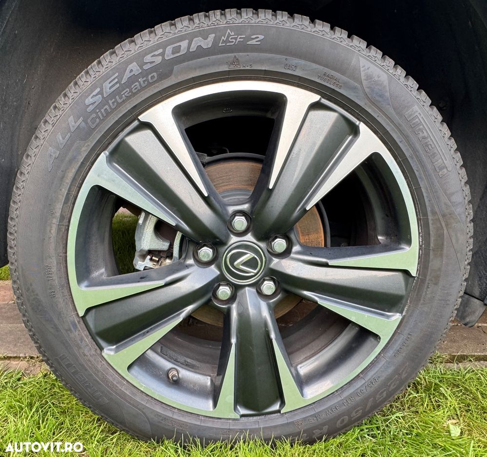 Lexus UX - 34