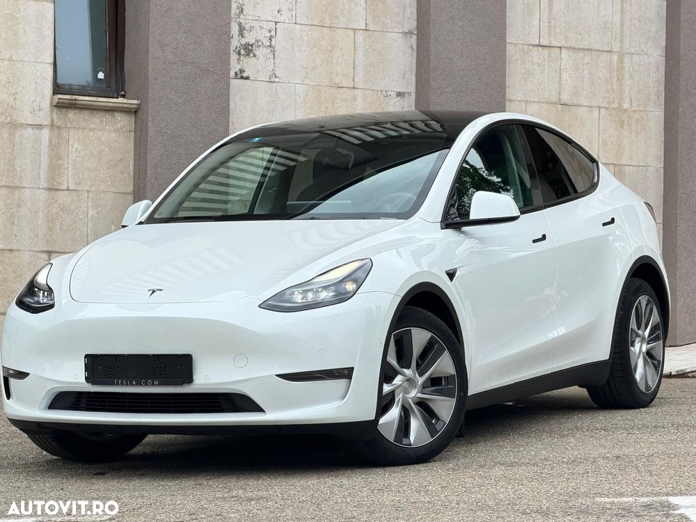 Tesla Model Y Long Range Dual Motor AWD - 2