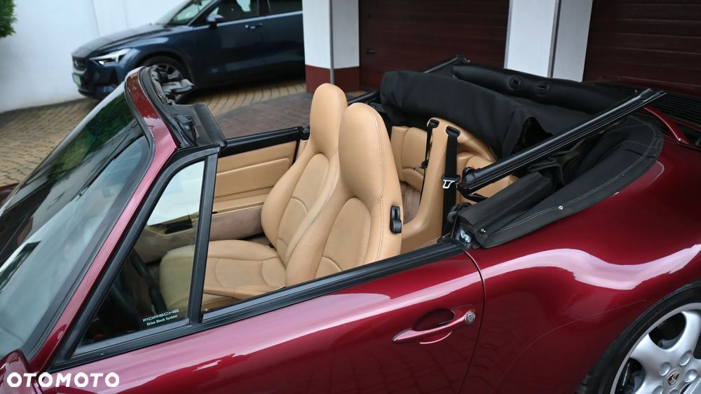 Porsche 911 Carrera - 22